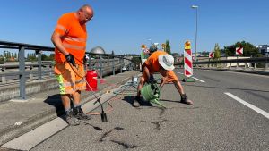 Zwischen Schildern, Rissen und Verkehr: Sie halten Konstanz in Schuss