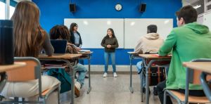 Una ‘vitamina’ de pensamiento crítico: aprender retórica en la escuela