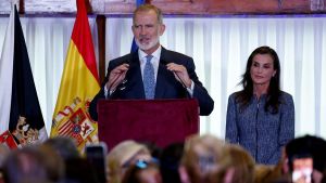 Felipe VI pide en Ceuta que los inmigrantes que entraron irregularmente regresen a sus países 