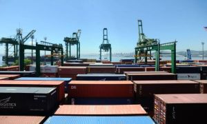 A perigosa dependência das dragas-navio estrangeiras e a concessão dos acessos aquaviários aos portos e hidrovias