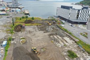 Ny skole mellom to potensielle bombemål