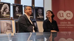 Los escaparates de Oviedo se visten de Premios Princesa de Asturias para homenajear a los galardonados