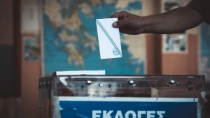 Δημοσκόπηση Opinion Poll: Στο 25,5% η ΝΔ, στο 13,3% η ΕΛΑΣ, στο 10,4% το ΠΑΣΟΚ – Εντός Βουλής ο Κασιδιάρης