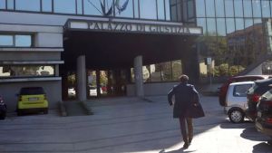 Violenza al centro massaggi, cliente arrestato