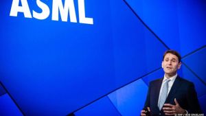 ASML profiteert van AI-investeringen en scherpt verwachtingen aan