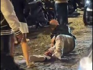 Vomero, minacce alle figlie dell'uomo pestato. Il pugile, gli amici, le pose da bulli sui social: due ragazzine tra gli 8 del branco identificati