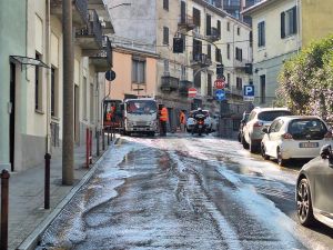 A Ivrea cede un tubo dell’acquedotto in via Circonvallazione: secondo guasto in due mesi