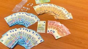 Casorate Primo, in auto nel parcheggio del supermercato con cocaina e 1.600 euro: denunciato un 21enne