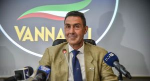 Perché il duetto Corona-Vannacci fa tremare non solo il governo