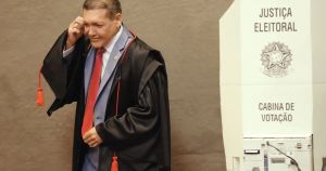 A atração de um juiz pela censura, que é proibida pela Constituição