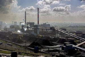 Métaux lourds, indemnisations au rabais… ArcelorMittal accusé de « contaminer les eaux » et d’« accaparer des terres » au Liberia