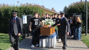 San Genesio, in centinaia per l’ultimo saluto a Filippo Bertoni