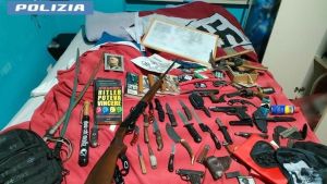Voghera, armi e cimeli nazifascisti in casa: arrestato un 19enne