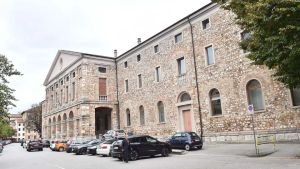 Niente esame istologico dopo aver tolto un neo, anni dopo trovano un tumore: medico risarcirà 1,6 milioni