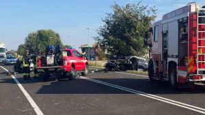 Scontro fra auto lungo la Monselice mare: morta una 35enne a Pozzonovo