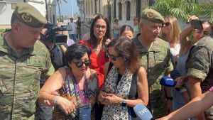 Sánchez asciende a Robles, una de sus ministras más valoradas y conocidas, y reparte a otros 10 miembros del Gobierno por ocho provincias