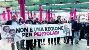 Treni, una legge contro ritardi: la raccolta anche a Pavia