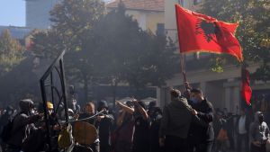 La crisi di Rama si allarga. A Tirana gli studenti si uniscono ai fenicotteri contro la corruzione
