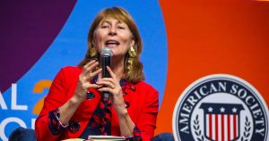 Atizan la rebelión en la granja morenista
