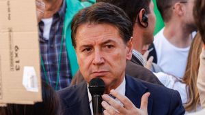 Il paletti di Conte al campo largo: 