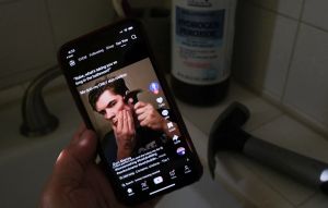 Onder de pantoffel: de mythe van de onhandige man
