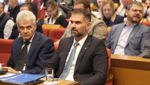 Izborni presek: Od pretnji šamarom, do tvrdnji o praćenju – fitilj sve kraći
