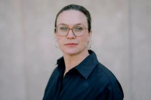 Ved tryk på akutknap skal lærere kunne alarmere op til fem lærere, når en elev bliver destruktiv
