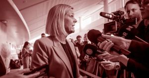 Ledare: Det är inte respektfullt mot väljarna att bara sitta av tiden