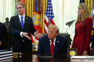 Estados Unidos: sólo en el “patio trasero” // Lavado de dinero se “resuelve” con multas // A Bank of America, mil 200 millones de dólares - México SA