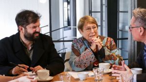 Lo que hay detrás del encuentro Boric-Bachelet con líderes opositores (y en qué quedó el tema presidencial)