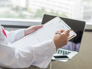 Лекарят, таксито и ресторантът стават лукс! Услугите поскъпват много по-бързо от храните