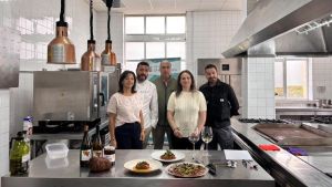 Más de 700 alumnos de 15 comunidades autónomas aprenden a cocinar con vino de Cangas, chosco de Tineo y miel de Asturias