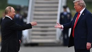 A Trump se le pone cara de Chamberlain