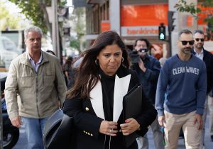 Al menos tiene escolta