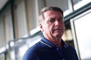 HIV, vacinas e o dano de Bolsonaro, o presidente das fake news