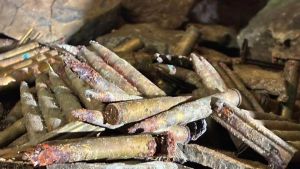 Encuentran un depósito de munición con cientos de cartuchos en una cueva en el puerto de Tarna