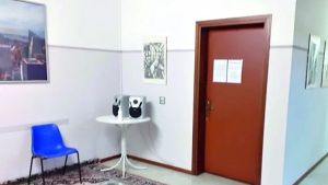 Il racconto del medico di base: «Intimidazioni da un paziente, minacciava di gettarmi dal primo piano»