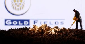Gold Fields' $27 bln play may stay in M&A pit