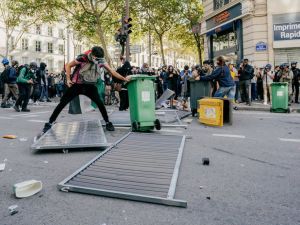 Ils cassent du bourgeois... comme leurs grands-parents
