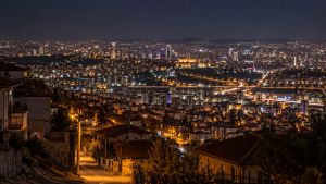 Mamak yokuşları ve geceleyin ışıl ışıl parıldayan şehir
