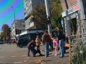 Огромна плоскост помете жена и я хвърли на пътя в центъра на Варна