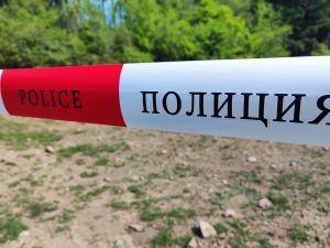 Зловещо убийство! Откриха вързан и удушен 21-годишен мъж в река край Харманли