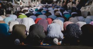 Meglio feste inutili che islamiche