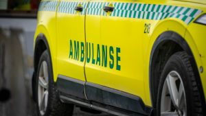 Blålys eller byråkrati? Mens vi venter på ambulansen