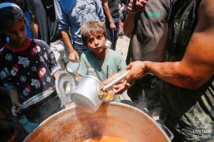 Israel bloquea la entrada de mercancías comerciales en Gaza y agrava la crisis alimentaria de la población palestina