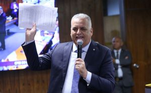 Aliados de Lula continuam divulgando fake news contra vice de Flávio Bolsonaro