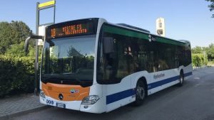 Controllore Actv spinto da un passeggero sul bus: soccorso per un trauma cranico