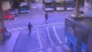 Fa esplodere un petardo in autostazione a Treviso: quindicenne bloccato dalla polizia locale