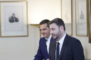 Παιχνίδι χωρίς νικητή για τον Τσίπρα και τον Ανδρουλάκη: Crash test των δύο πολιτικών αρχηχών