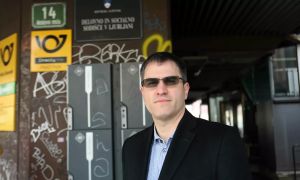Višje sodišče je potrdilo zakonitost razrešitve Graha Whatmougha
